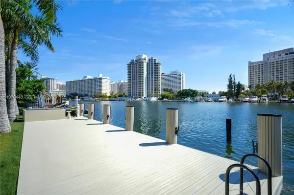 5501 Pine Tree Dr, Miami Beach, FL 33140