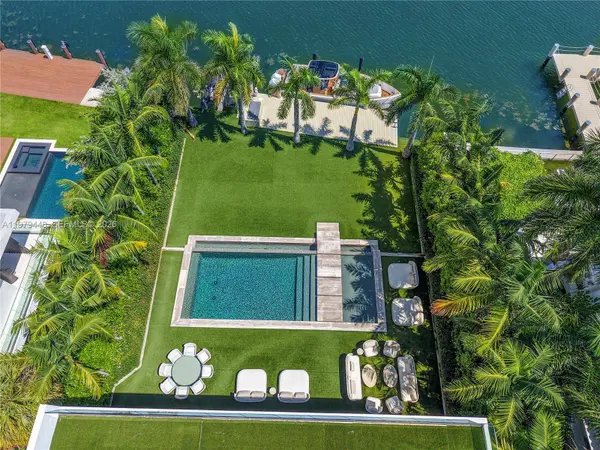 5501 Pine Tree Dr, Miami Beach, FL 33140