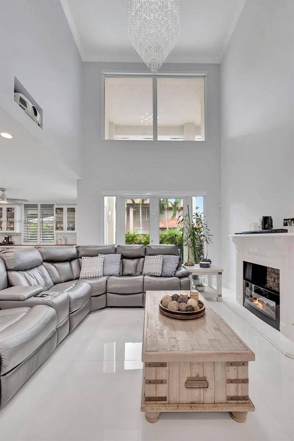 9663 SW 158th Ct, Miami, FL 33196