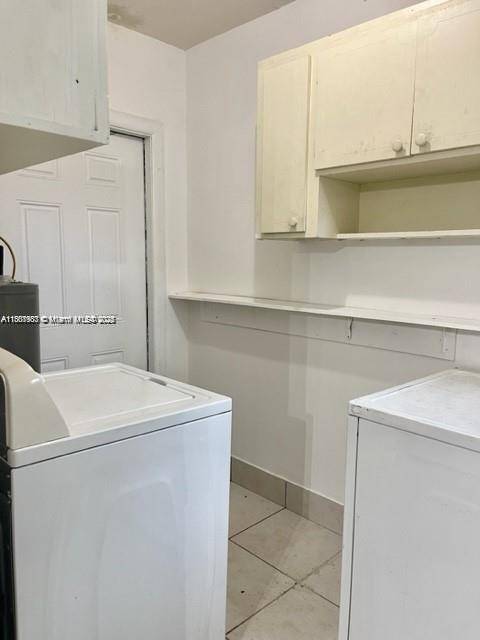 310 SW 10th Ter, Hallandale Beach, FL 33009