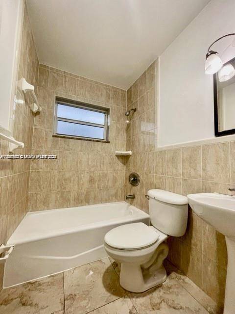 310 SW 10th Ter, Hallandale Beach, FL 33009