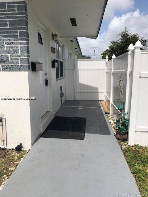 904 SW 7th Ter #1-2, Hallandale Beach, FL 33009