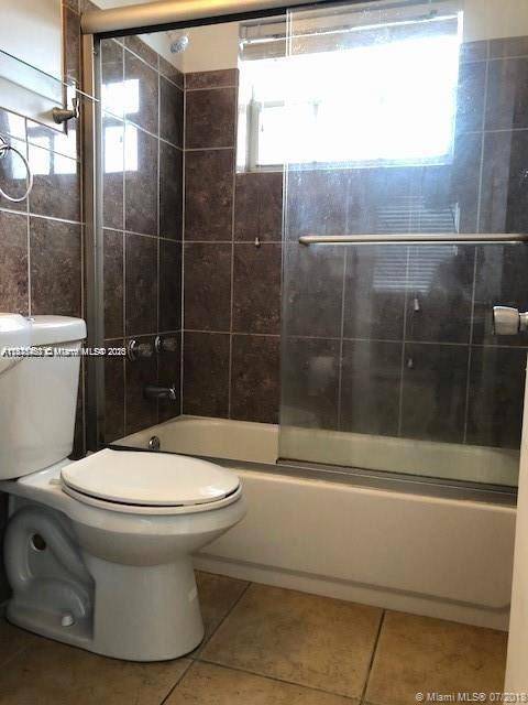 904 SW 7th Ter #1-2, Hallandale Beach, FL 33009