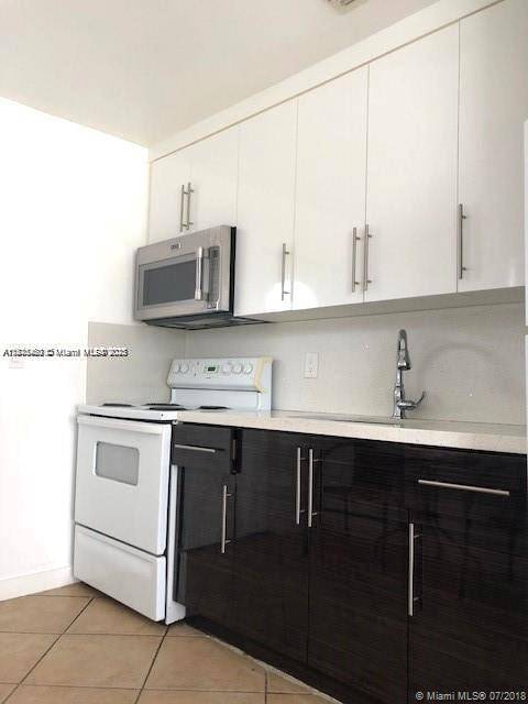 904 SW 7th Ter #1-2, Hallandale Beach, FL 33009