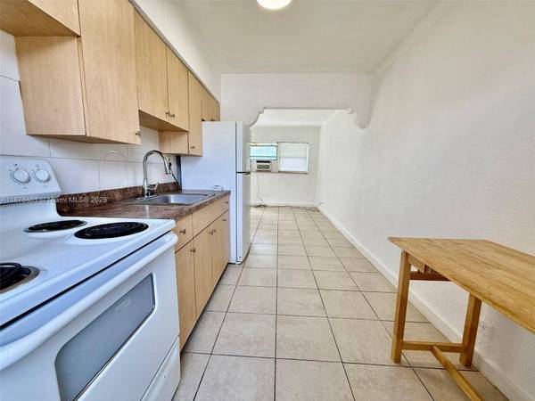 715 SW 10th St #2, Dania Beach, FL 33004