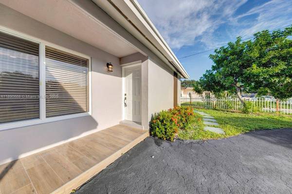 3210 N 72nd Way, Hollywood, FL 33024