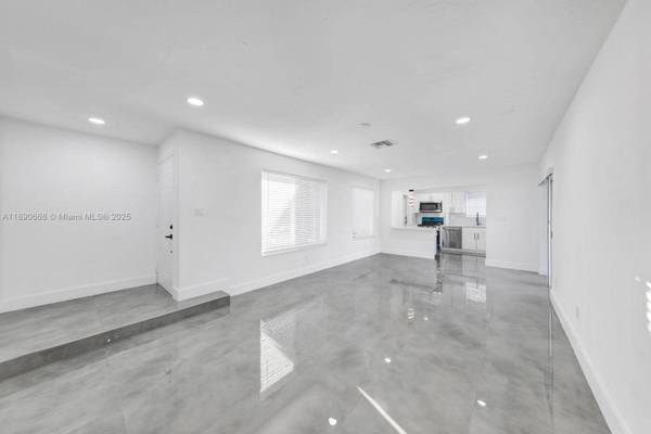 3210 N 72nd Way, Hollywood, FL 33024