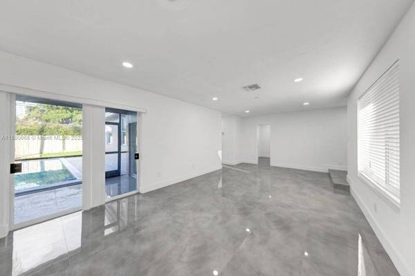 3210 N 72nd Way, Hollywood, FL 33024