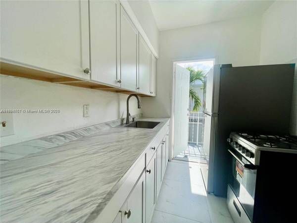 780 81st St #9, Miami Beach, FL 33141