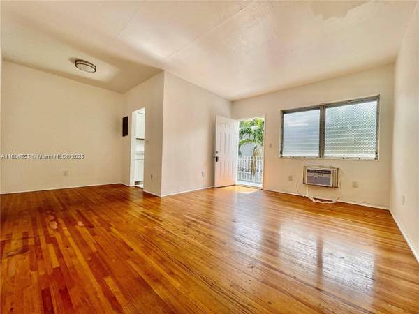 780 81st St #9, Miami Beach, FL 33141