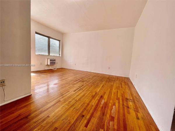 780 81st St #9, Miami Beach, FL 33141