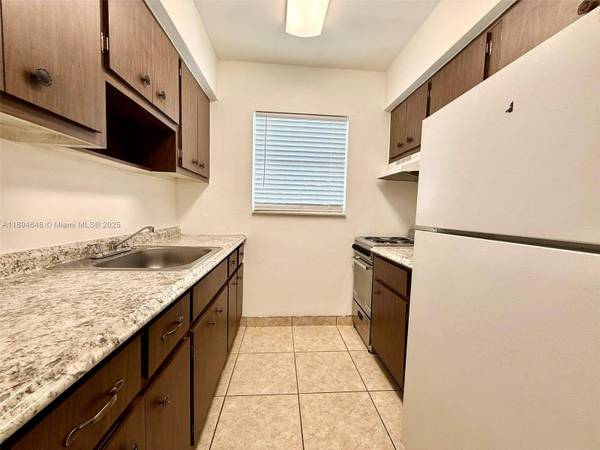 206 SE 9th Ct #3, Hallandale Beach, FL 33009