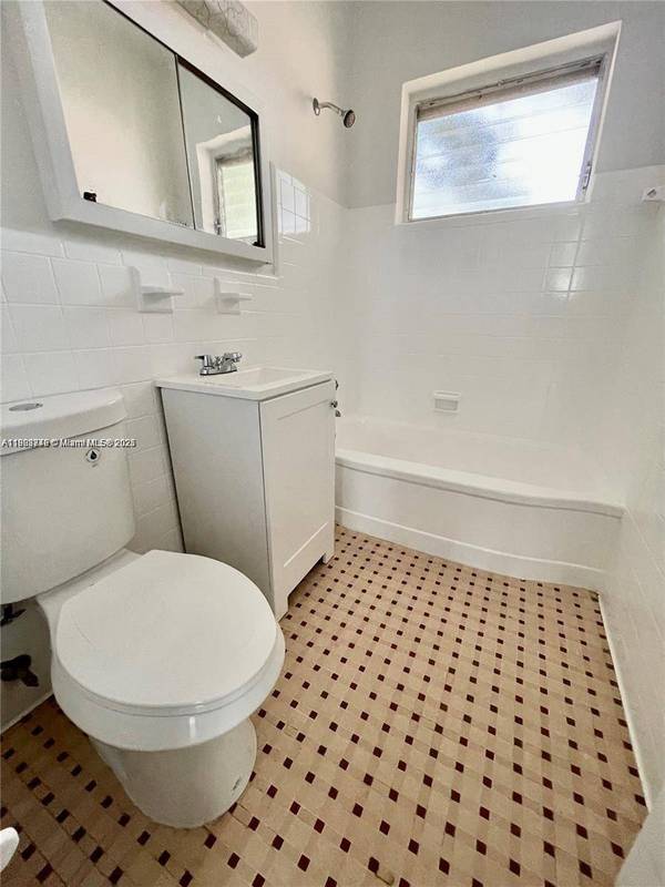 780 81st St #8, Miami Beach, FL 33141