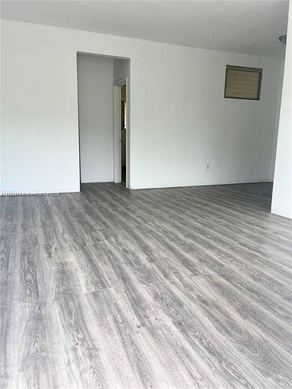 780 81st St #8, Miami Beach, FL 33141