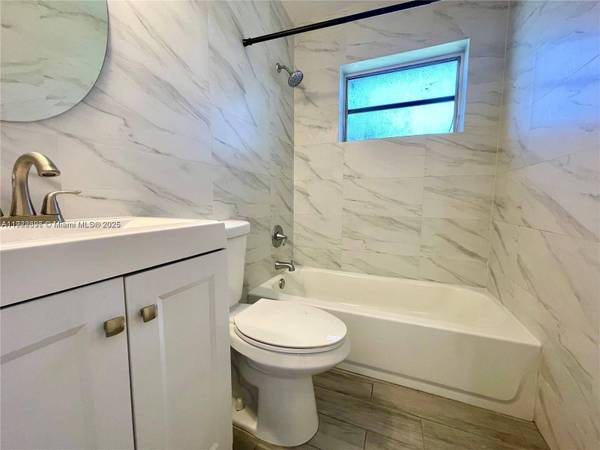 213 SW 10th St #0, Hallandale Beach, FL 33009