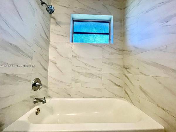 213 SW 10th St #0, Hallandale Beach, FL 33009