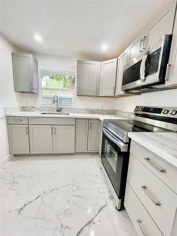 18500 NE 1st Ct #2, Miami, FL 33179