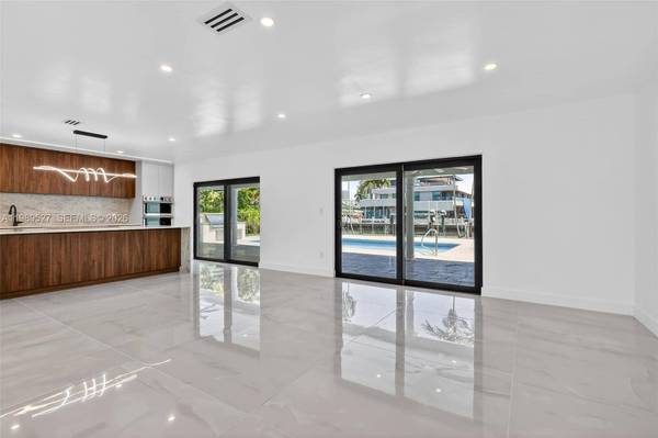 607 Layne Blvd, Hallandale Beach, FL 33009
