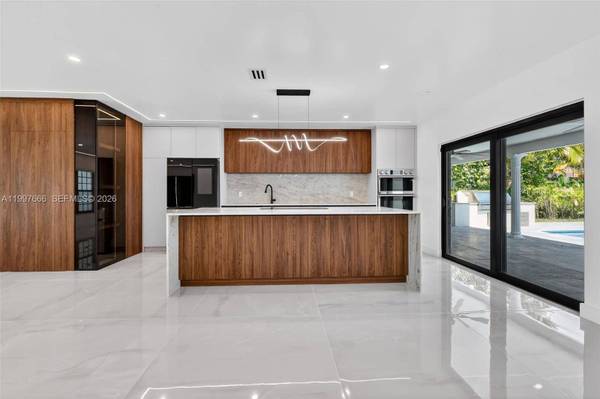 607 Layne Blvd, Hallandale Beach, FL 33009