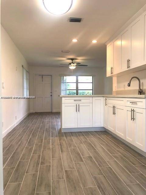 215 SW 10th St #0, Hallandale Beach, FL 33009