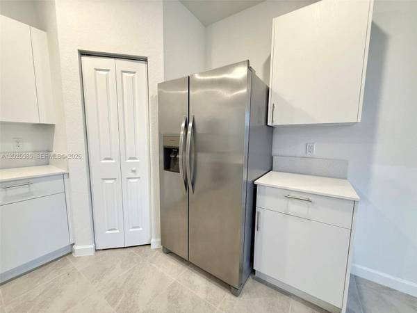 2958 Park Pl #5838, Dania Beach, FL 33312