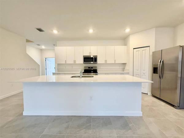 2958 Park Pl #5838, Dania Beach, FL 33312