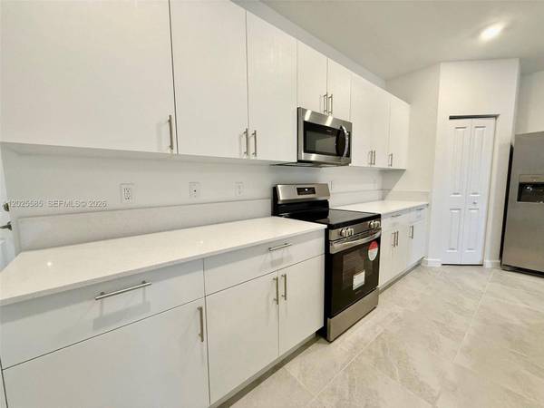 2958 Park Pl #5838, Dania Beach, FL 33312
