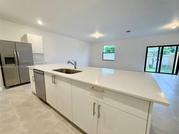 2958 Park Pl #5838, Dania Beach, FL 33312