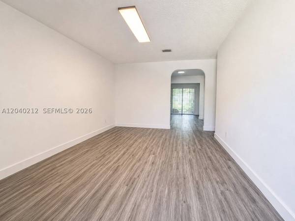730 NW 5th St #1, Hallandale Beach, FL 33009
