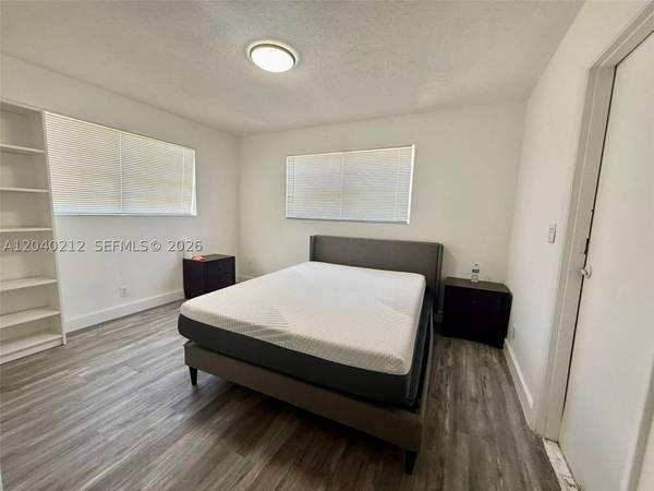 730 NW 5th St #1, Hallandale Beach, FL 33009