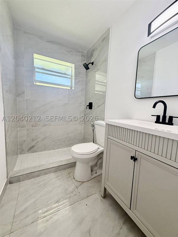 730 NW 5th St #1, Hallandale Beach, FL 33009