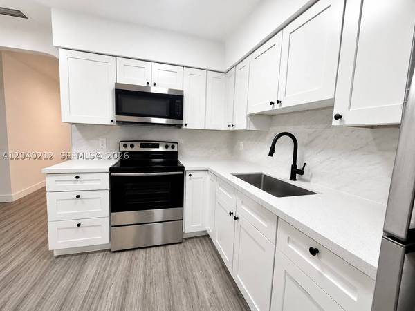 730 NW 5th St #1, Hallandale Beach, FL 33009