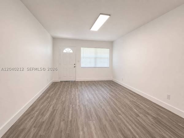 730 NW 5th St #1, Hallandale Beach, FL 33009