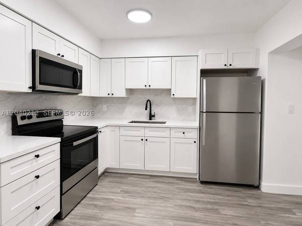 730 NW 5th St #1, Hallandale Beach, FL 33009