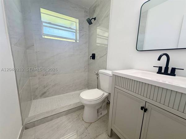 730 NW 5th St #1, Hallandale Beach, FL 33009