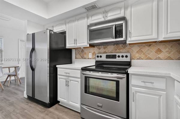 2100 Diana Dr #310, Hallandale Beach, FL 33009