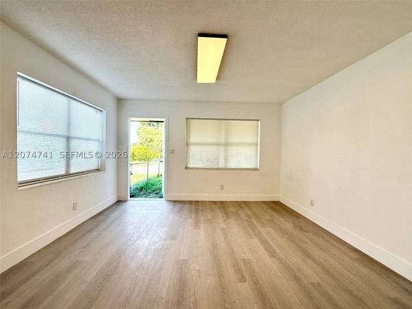 910 SW 2nd Ave #910, Hallandale Beach, FL 33009