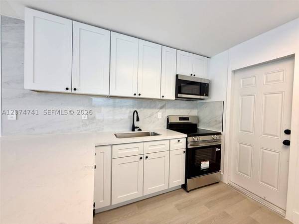 910 SW 2nd Ave #910, Hallandale Beach, FL 33009