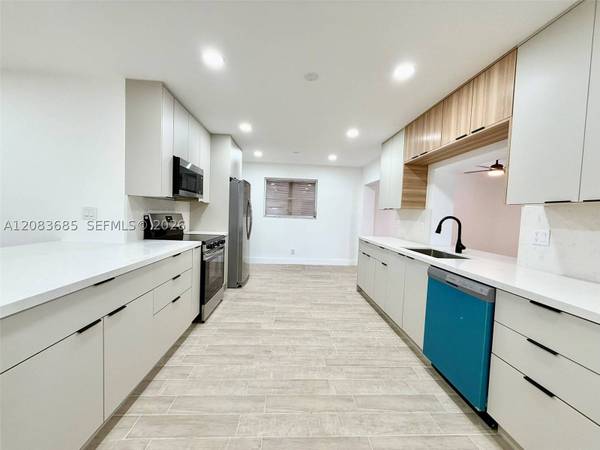 2201 N 54th Ave, Hollywood, FL 33021