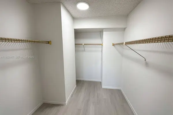 600 Three Islands Blvd #1520, Hallandale Beach, FL 33009
