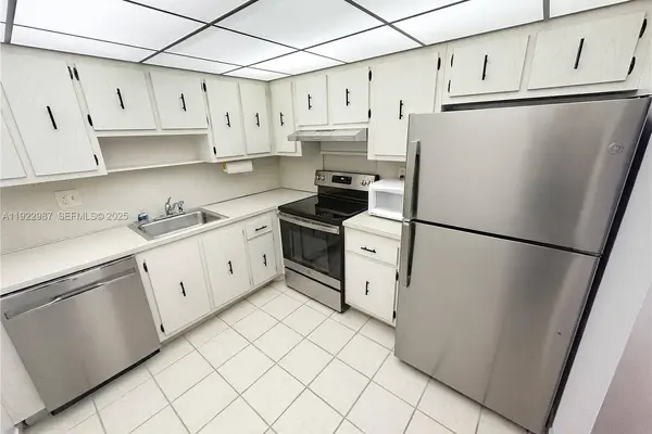 600 Three Islands Blvd #1520, Hallandale Beach, FL 33009