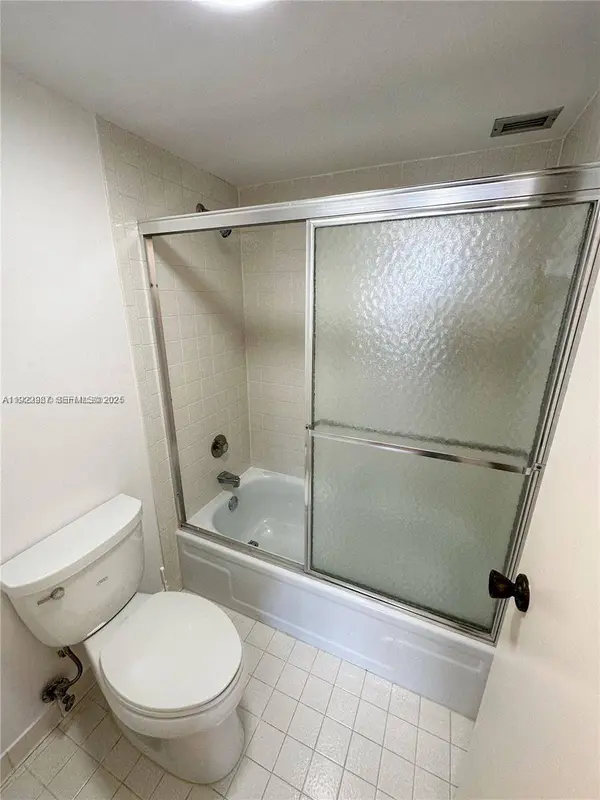 600 Three Islands Blvd #1520, Hallandale Beach, FL 33009