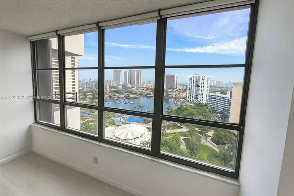600 Three Islands Blvd #1520, Hallandale Beach, FL 33009