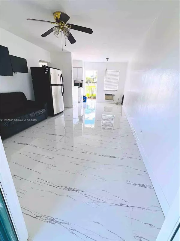 7401 Pines Blvd #209, Pembroke Pines, FL 33024