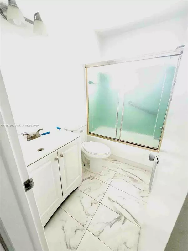 7401 Pines Blvd #209, Pembroke Pines, FL 33024