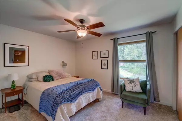 6 Arther Court, Madison, WI 53713