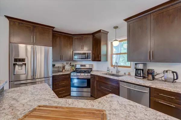 6 Arther Court, Madison, WI 53713