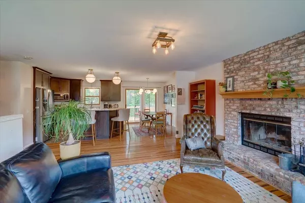 6 Arther Court, Madison, WI 53713