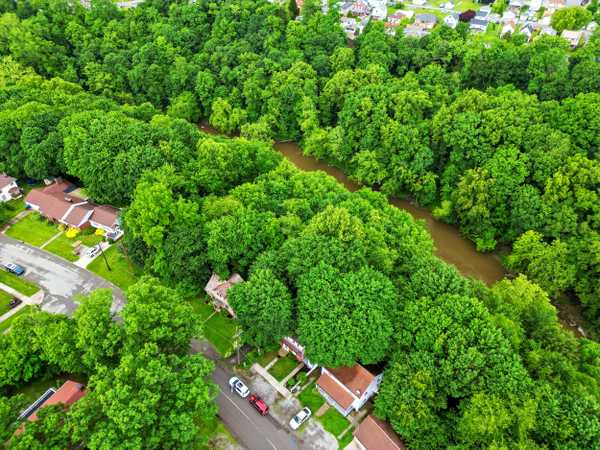 104 Pittsburgh Cir, Ellwood City, PA 16117-2138