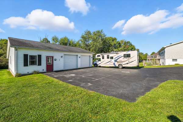 New Castle, PA 16105-2951,3699 Mitchell Rd